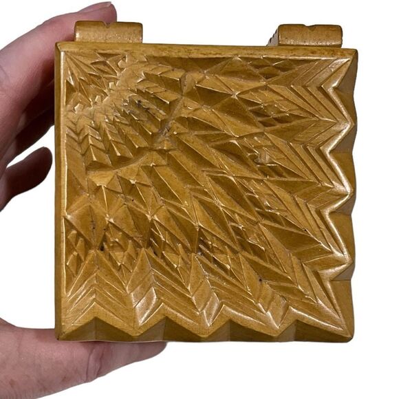 ROYAL TABULA Small Carved Wooden Box Wedding/Engagement Ring Bearer Ring Box - Picture 2 of 13